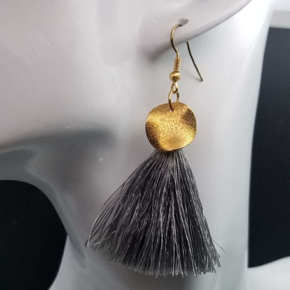 Sophisticated lady grey tassel earrings E0323